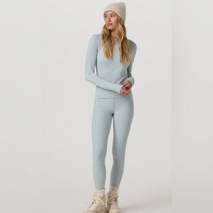 Vuori Clean Elevation Leggings Blue Haze Heather size medium BNWT, SOLD OUT